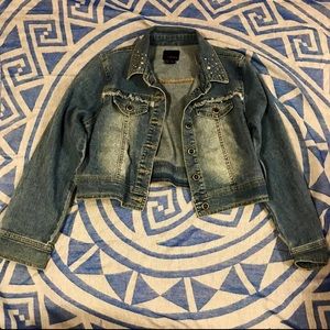 ✨Small Distressed Jean Jacket